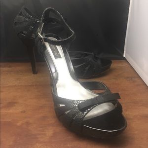 Black pump heel snake skin strappy